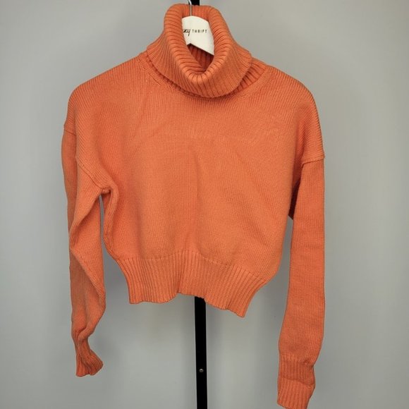 Club Monaco Tops - 𝅺Club Monaco Crop Sweater